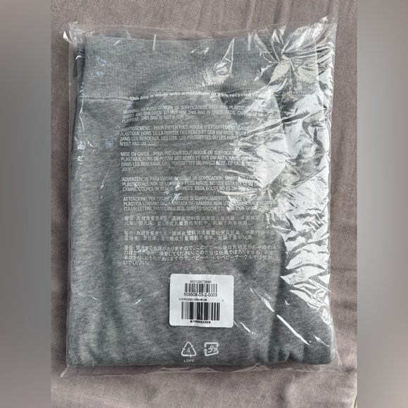 š©¶ NWT Old Navy Gray 'Hopeless Romantic' Sweatshirt-size L - Picture 7 of 7